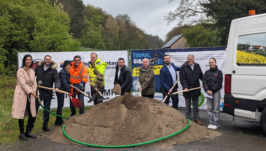 Symbolischer Spatenstich Im Breitbandausbau Main Kinzig Kreis